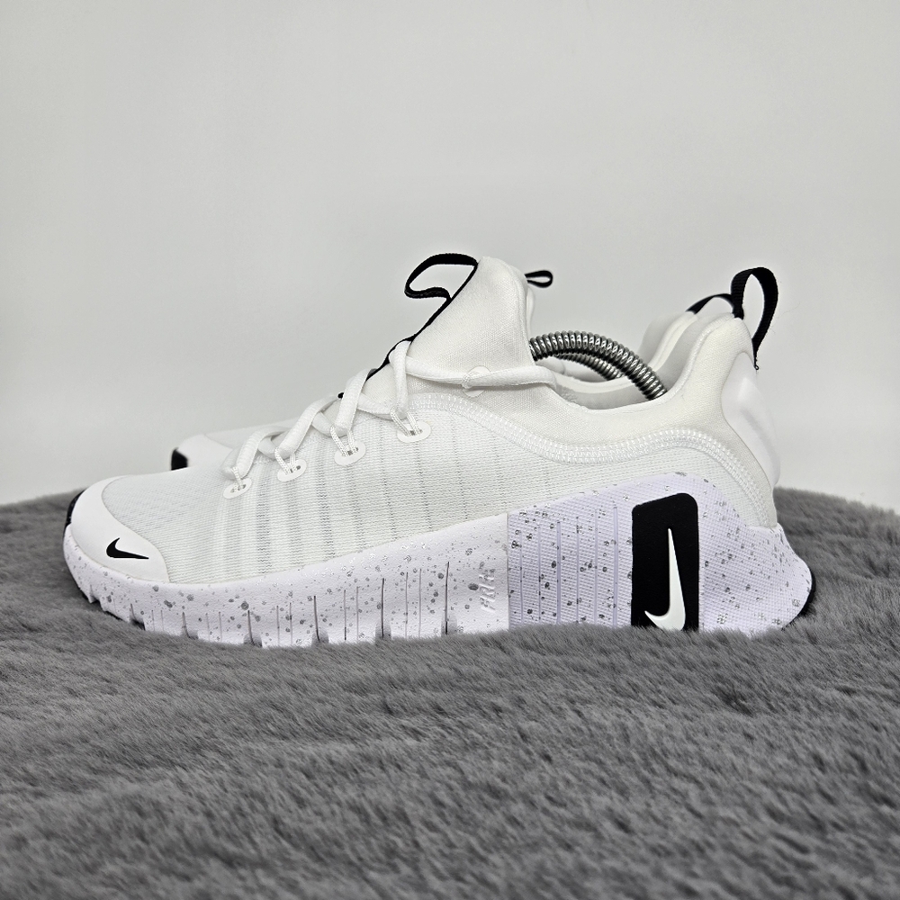 Nike White and Black Athletic Sneakers